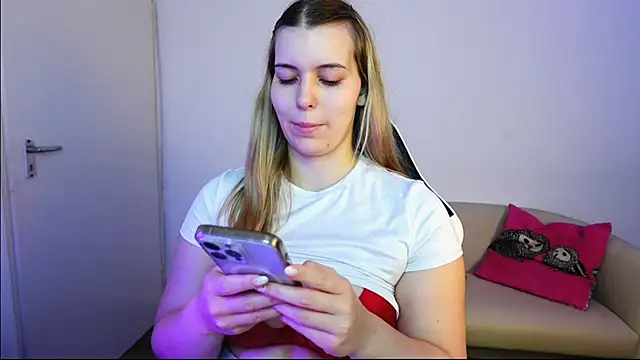 ShyHotNerd online show from September 29, 7:24 am