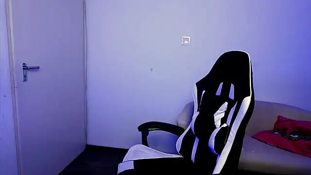 ShyHotNerd online show from November 10, 1:15 am