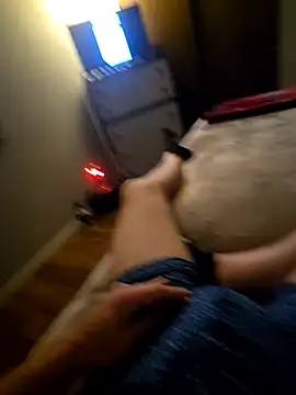 Snapshot of Rzemtsefg chatting on November 6, 7:59 pm Rzemtsefg online show from November 6, 7:59 pm