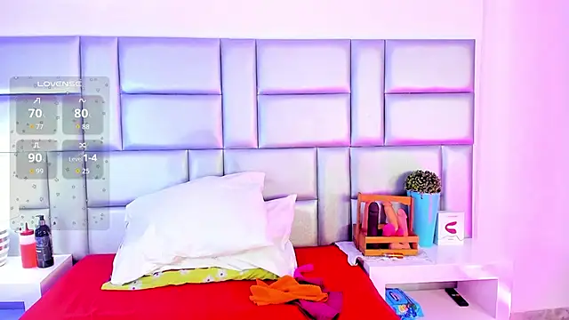 LovelyNickii online show from September 12, 1:33 pm