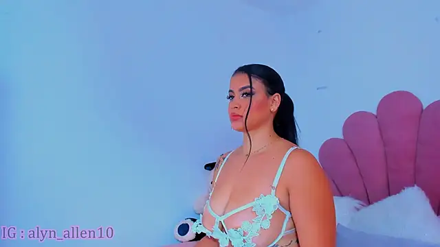 AlynAllen online show from February 3, 8:46 pm