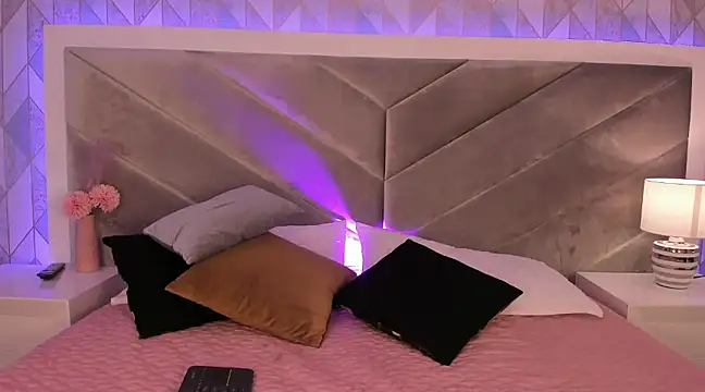 Snapshot of Sara__collins__ chatting on February 4, 4:50 pm Sara collins online show from February 4, 4:50 pm