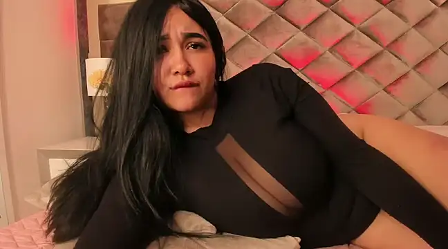 Snapshot of Sara__collins__ chatting on February 11, 3:40 pm Sara collins online show from February 11, 3:40 pm