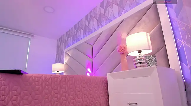 Snapshot of Sara__collins__ chatting on February 21, 12:17 pm Sara collins online show from February 21, 12:17 pm