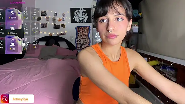 Snapshot of B0nnie_H0ney chatting on January 15, 11:19 pm B0nnie H0ney online show from January 15, 11:19 pm