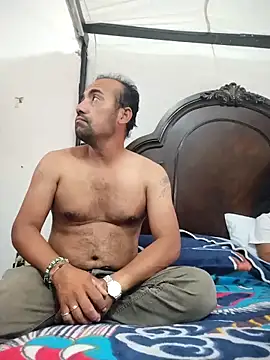 Snapshot of Goloso2423 chatting on December 3, 8:23 am Goloso2423 online show from December 3, 8:23 am