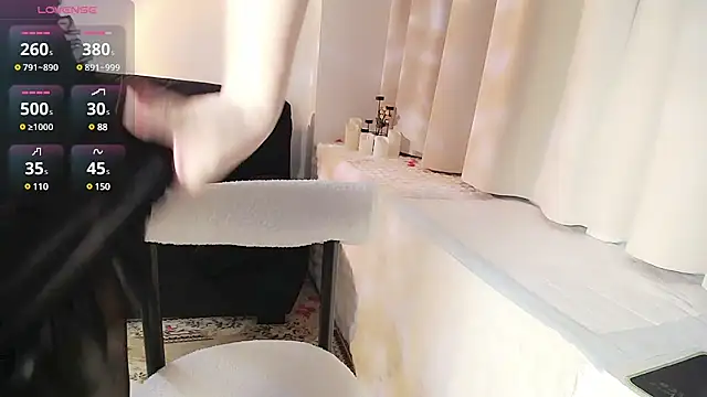 Hey-Cute online show from February 15, 4:01 pm