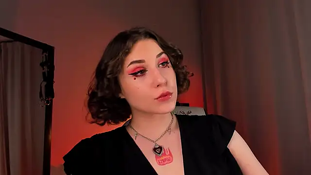 Eva Moss  online show from March 13, 9:37 pm