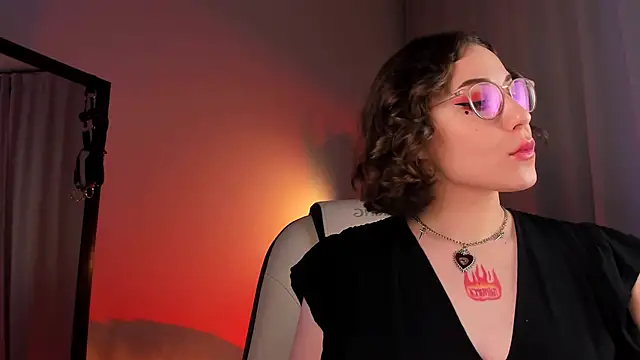 Eva Moss  online show from March 14, 12:43 am