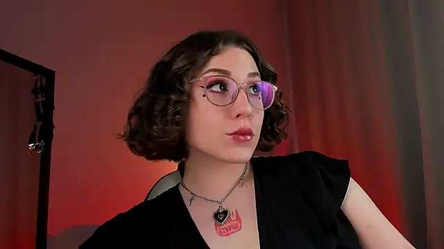 Eva Moss  online show from March 17, 7:02 am