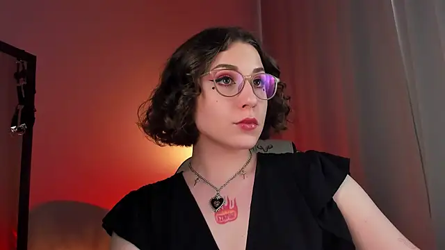 Eva Moss  online show from March 17, 10:38 am