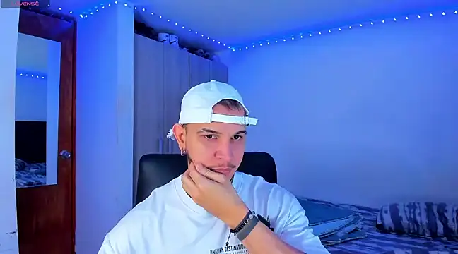 austinoficial online show from February 19, 9:58 pm