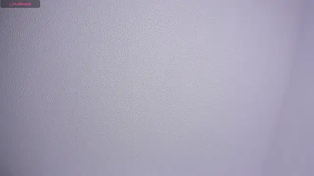 raven  white1 online show from February 18, 1:43 am