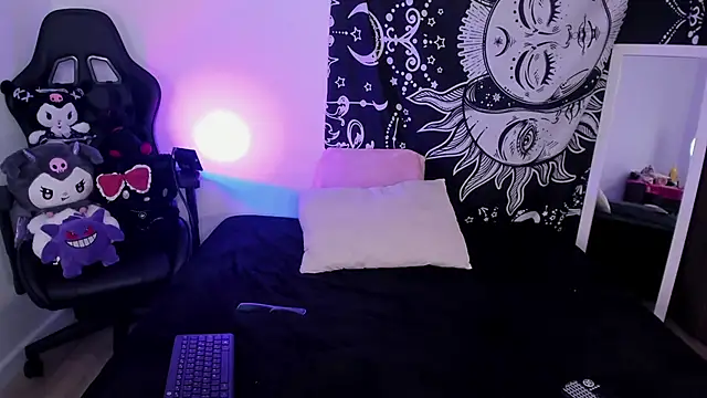 raven  white1 online show from October 11, 9:24 pm