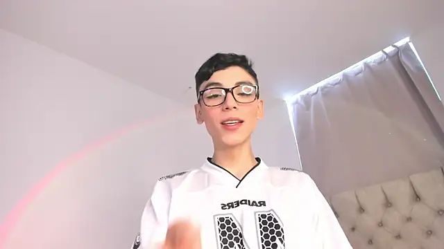 ThomyThompson online show from September 13, 2:50 pm