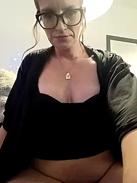 F0xLeigh online show from November 27, 4:31 pm