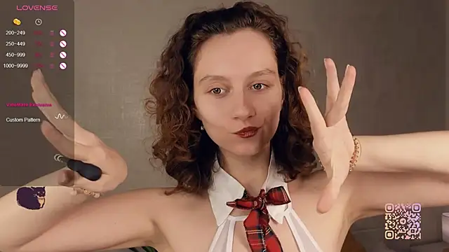 Snapshot of Leya_Curly chatting on September 19, 3:02 pm Leya Curly online show from September 19, 3:02 pm