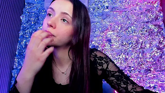 Snapshot of Sahara_Shields chatting on January 21, 5:27 am Sahara Shields online show from January 21, 5:27 am