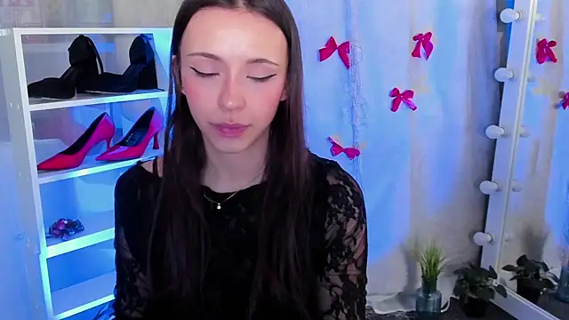 Snapshot of Sahara_Shields chatting on January 23, 1:24 pm Sahara Shields online show from January 23, 1:24 pm