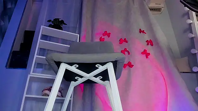 Snapshot of Sahara_Shields chatting on February 3, 1:30 pm Sahara Shields online show from February 3, 1:30 pm