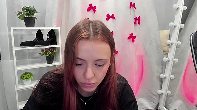 Snapshot of Sahara_Shields chatting on February 4, 10:10 am Sahara Shields online show from February 4, 10:10 am