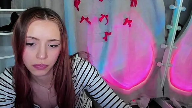 Snapshot of Sahara_Shields chatting on February 5, 1:22 pm Sahara Shields online show from February 5, 1:22 pm