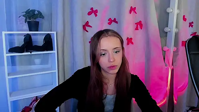 Snapshot of Sahara_Shields chatting on February 12, 1:27 pm Sahara Shields online show from February 12, 1:27 pm