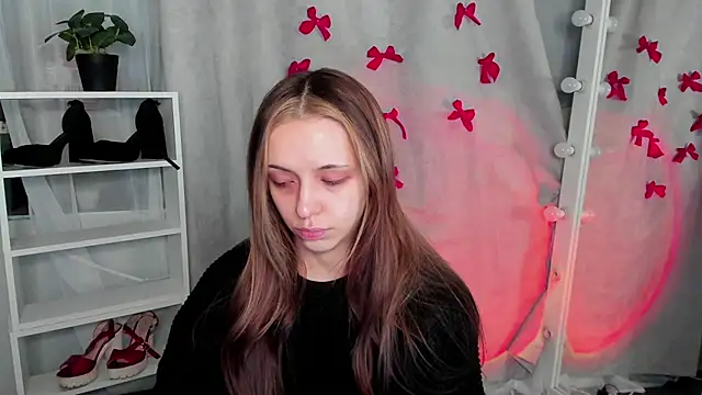 Snapshot of Sahara_Shields chatting on February 18, 10:16 am Sahara Shields online show from February 18, 10:16 am