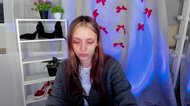 Snapshot of Sahara_Shields chatting on February 23, 9:00 am Sahara Shields online show from February 23, 9:00 am