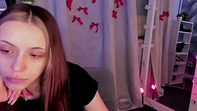 Snapshot of Sahara_Shields chatting on March 4, 10:24 am Sahara Shields online show from March 4, 10:24 am