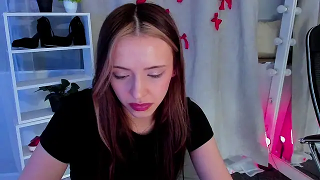 Snapshot of Sahara_Shields chatting on March 5, 4:35 pm Sahara Shields online show from March 5, 4:35 pm