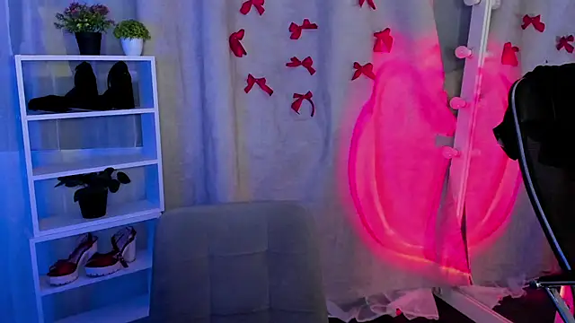 Snapshot of Sahara_Shields chatting on March 7, 4:22 pm Sahara Shields online show from March 7, 4:22 pm