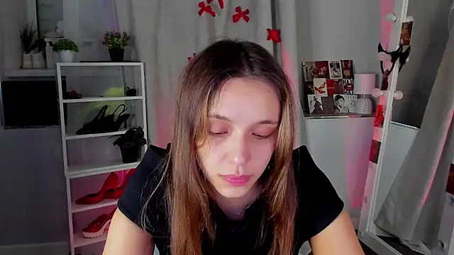 Snapshot of Sahara_Shields chatting on September 9, 10:15 am Sahara Shields online show from September 9, 10:15 am