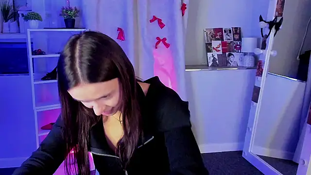 Snapshot of Sahara_Shields chatting on September 11, 10:04 am Sahara Shields online show from September 11, 10:04 am