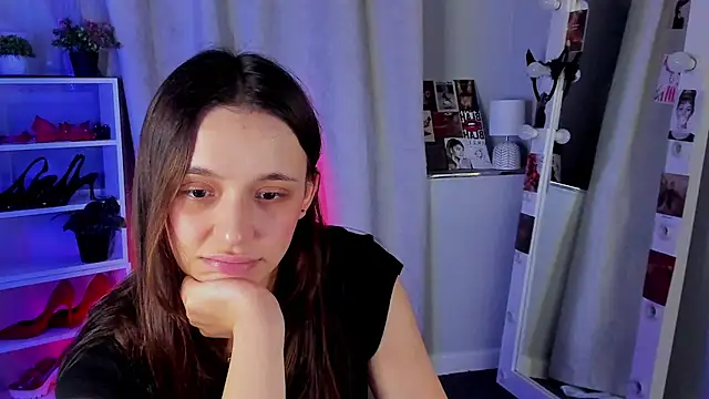 Snapshot of Sahara_Shields chatting on October 7, 10:34 am Sahara Shields online show from October 7, 10:34 am