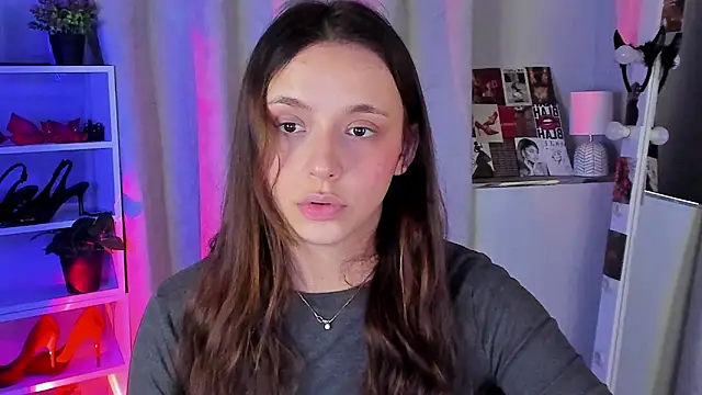 Snapshot of Sahara_Shields chatting on October 12, 10:25 am Sahara Shields online show from October 12, 10:25 am