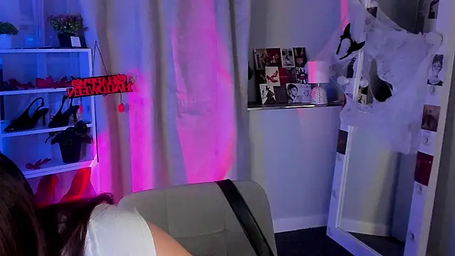 Snapshot of Sahara_Shields chatting on October 28, 10:19 am Sahara Shields online show from October 28, 10:19 am