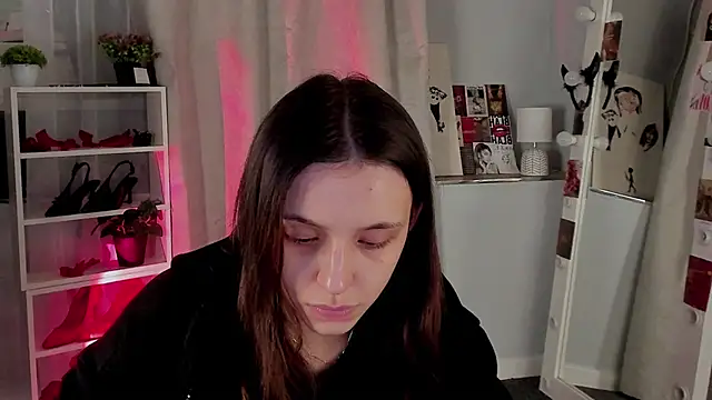 Snapshot of Sahara_Shields chatting on November 6, 10:27 am Sahara Shields online show from November 6, 10:27 am