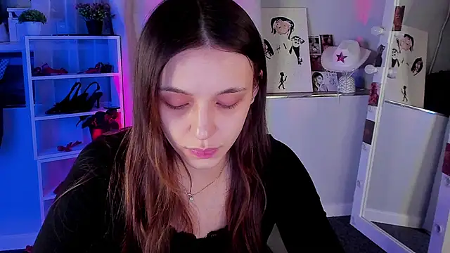 Snapshot of Sahara_Shields chatting on November 18, 10:20 am Sahara Shields online show from November 18, 10:20 am