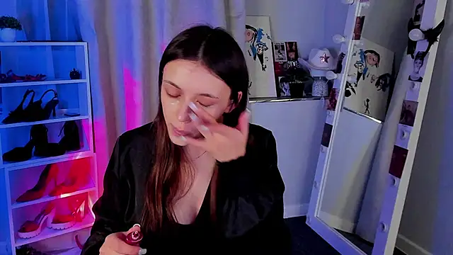 Snapshot of Sahara_Shields chatting on November 30, 10:30 am Sahara Shields online show from November 30, 10:30 am