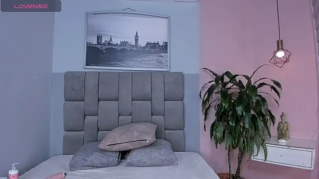 janna lopez  online show from October 26, 6:19 am