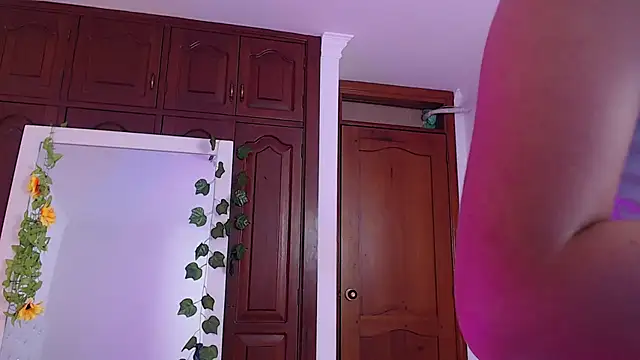 littleslut1 online show from February 8, 4:36 pm