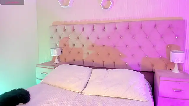 MattThompsonn online show from October 17, 9:17 pm