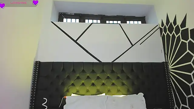 EthaanCox online show from September 21, 8:32 pm