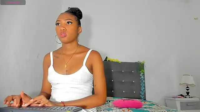 Snapshot of NoaBrowm chatting on September 18, 10:01 pm NoaBrowm online show from September 18, 10:01 pm