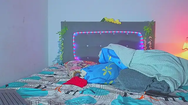 Snapshot of NoaBrowm chatting on November 27, 10:45 pm NoaBrowm online show from November 27, 10:45 pm