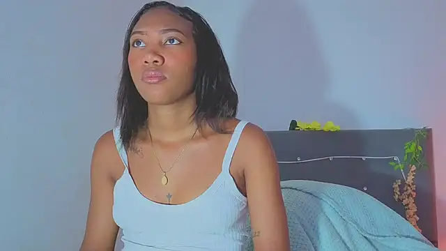 Snapshot of NoaBrowm chatting on December 18, 12:17 am NoaBrowm online show from December 18, 12:17 am