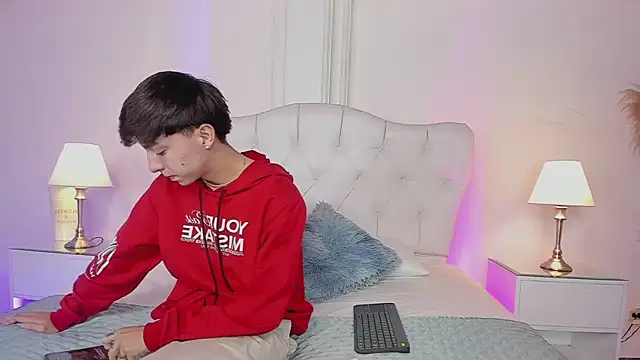 Snapshot of ethan_and_ava chatting on March 22, 1:41 pm ethan and ava online show from March 22, 1:41 pm