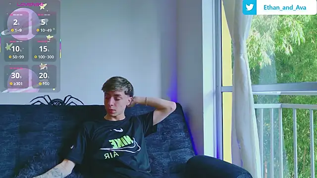 Snapshot of ethan_and_ava chatting on October 15, 12:38 pm ethan and ava online show from October 15, 12:38 pm