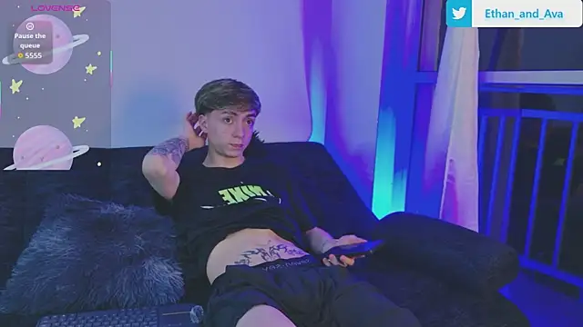 Snapshot of ethan_and_ava chatting on October 16, 2:34 am ethan and ava online show from October 16, 2:34 am